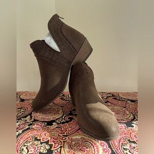 New Suede Pointelle Booties size 11 fits like a size 10